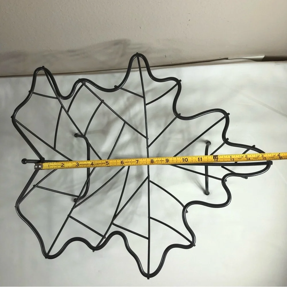 Metallic Sturdy & Durable Leaf Shaped Wire Fruit Basket Tabletop Decor